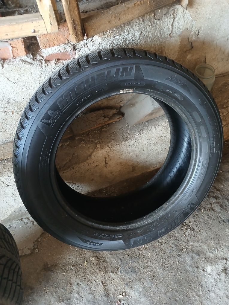 Гуми зимни 235/55 19 Мешелин