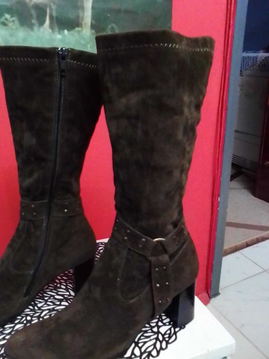 Велурени ботуши №38 маслено зелени