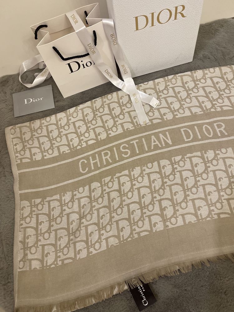 Esarfa Christian Dior crem