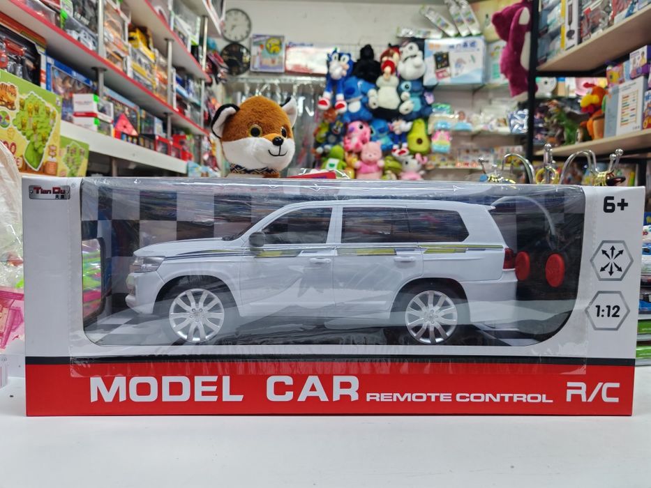 Продаётся Тойота ланд крузер крузак 200. Машина радио управлением 6+