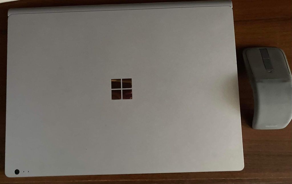Laptop 2 în 1 Microsoft Surface