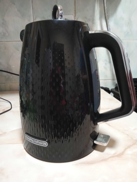 Vând fierbător nou nouț Morphy Richards