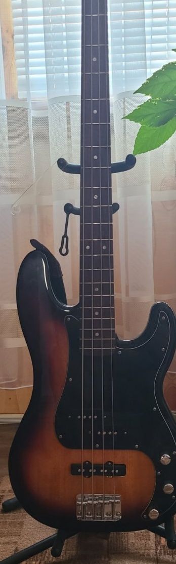 Китара Squier Fender