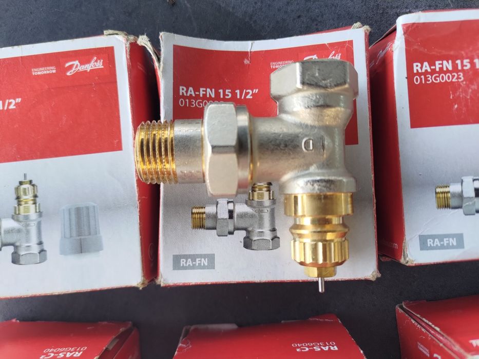 Set 3 / 5  robineti termostatici+armătură plus cap termostatic Danfoss