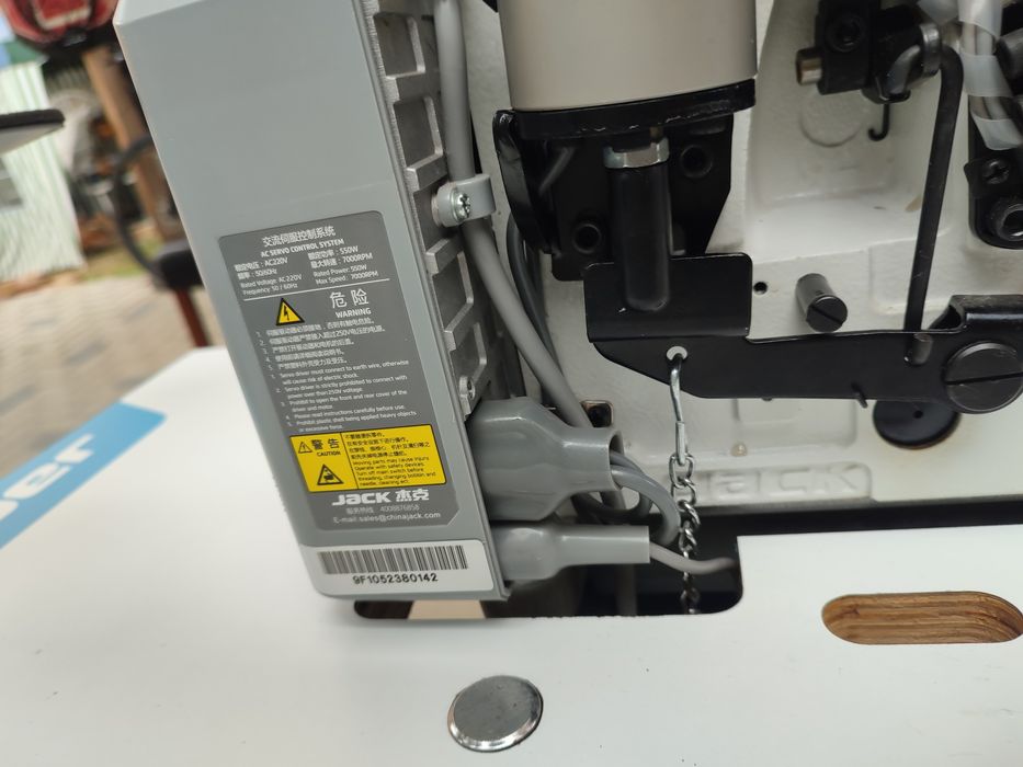 Masina de cusut /  surfilat : Jack/Model C4 , full automat