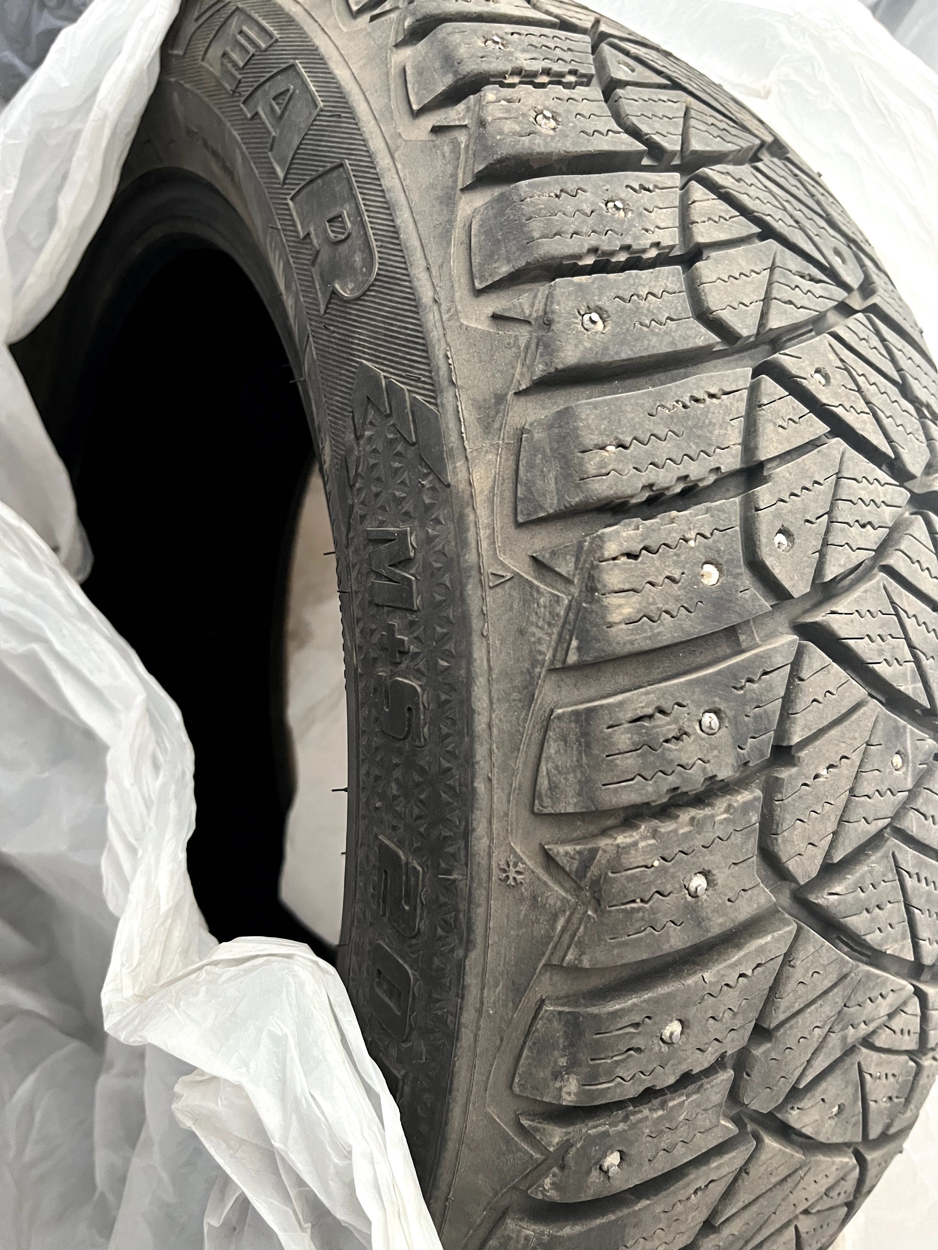 Комплект зимних шин 205/60R16