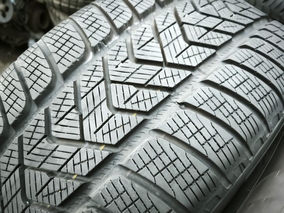 245/50/20" 4бр Pirelli scorpion winter, dot2421,7mm