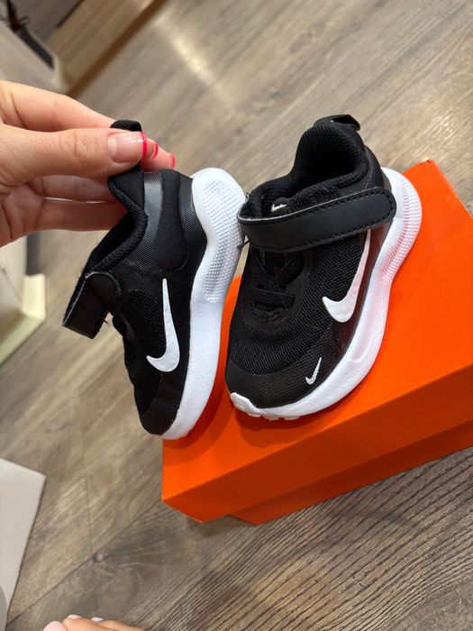 Бебешки маратонки Nike revolution