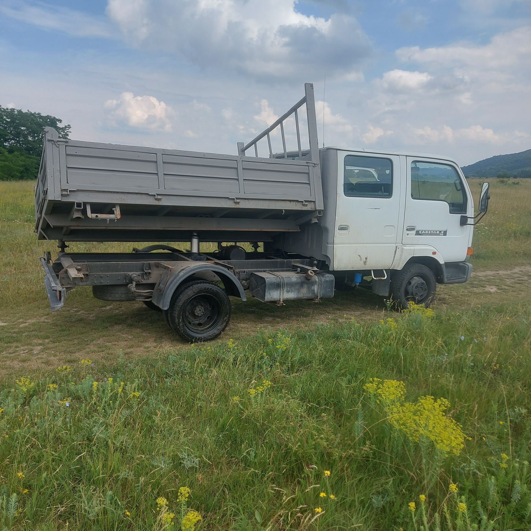 Vând nissan cabstar 110