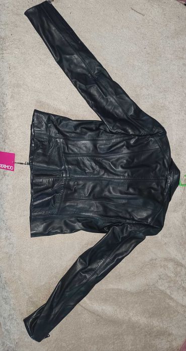 Продавам яке от естествена кожа DERIMOD
Якетото е чисто нов, с Етикет.