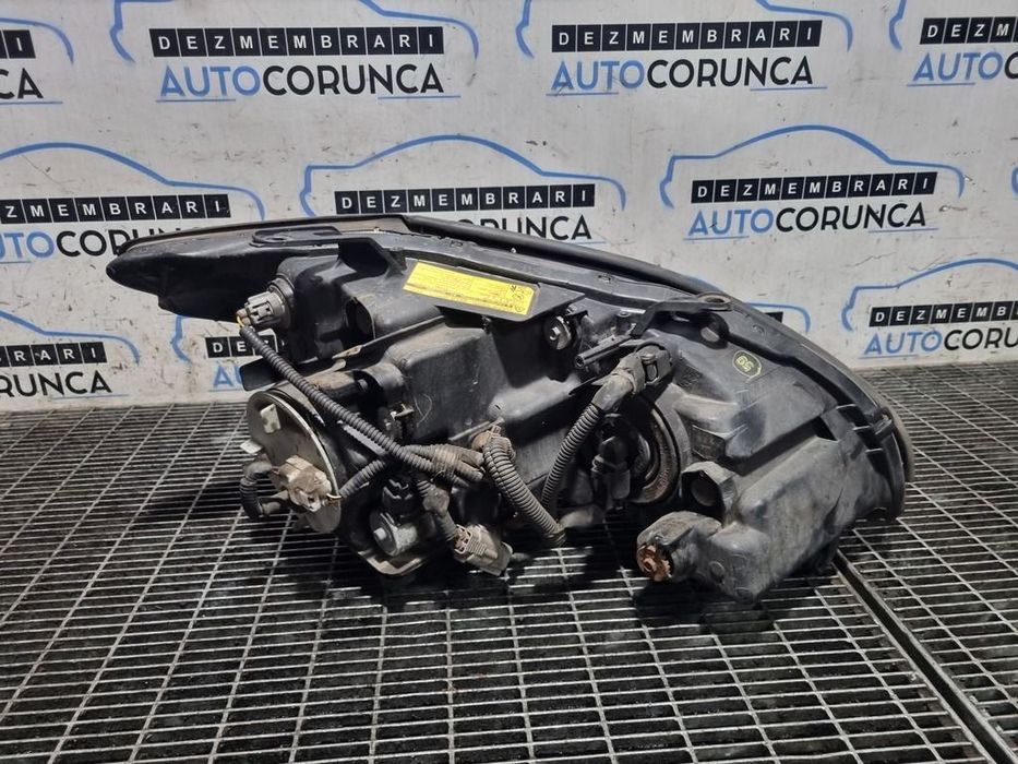 Far Dreapta Lexus RX 400 H 2004 - 2009 SUV 4 Usi (1264) Cu lupă
