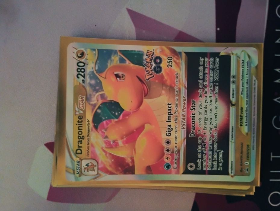 Cărți Pokemon diferite