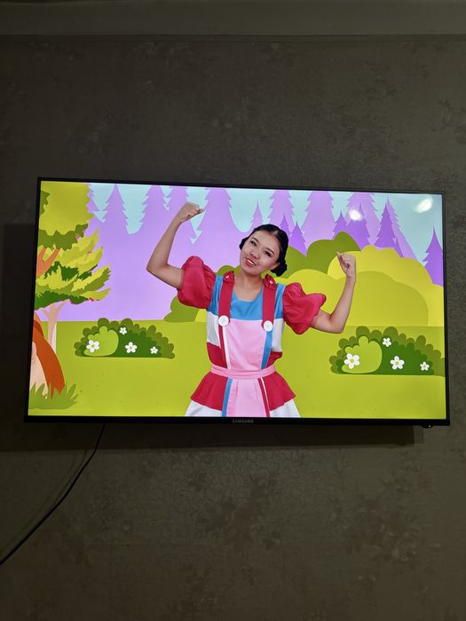 Продается телевизор Samsung. Диагональ 109см (43дюйм). Все работает