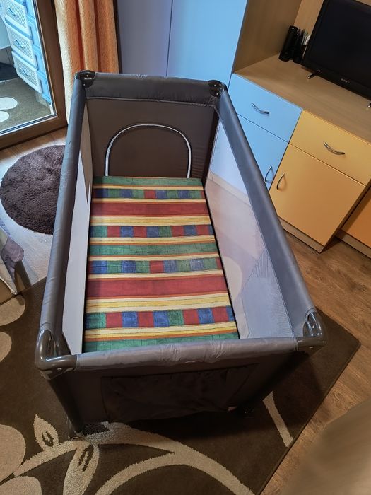 Детска сгъваема кошара с матрак на едно ниво