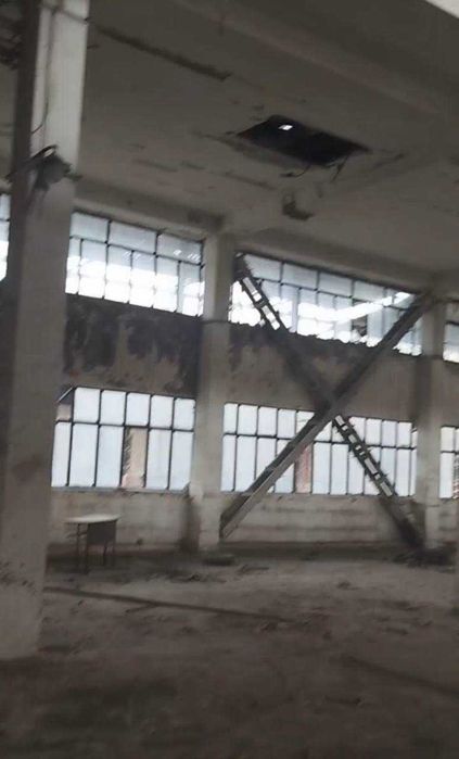 Янгиюль. Продам  базу на 1.15 га земли. Площадь помещений 6624 кв.м