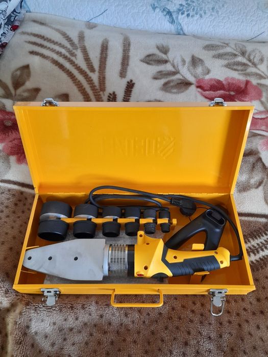 Паяльник для спаевание пластиковых труб , от фирмы  Дензел