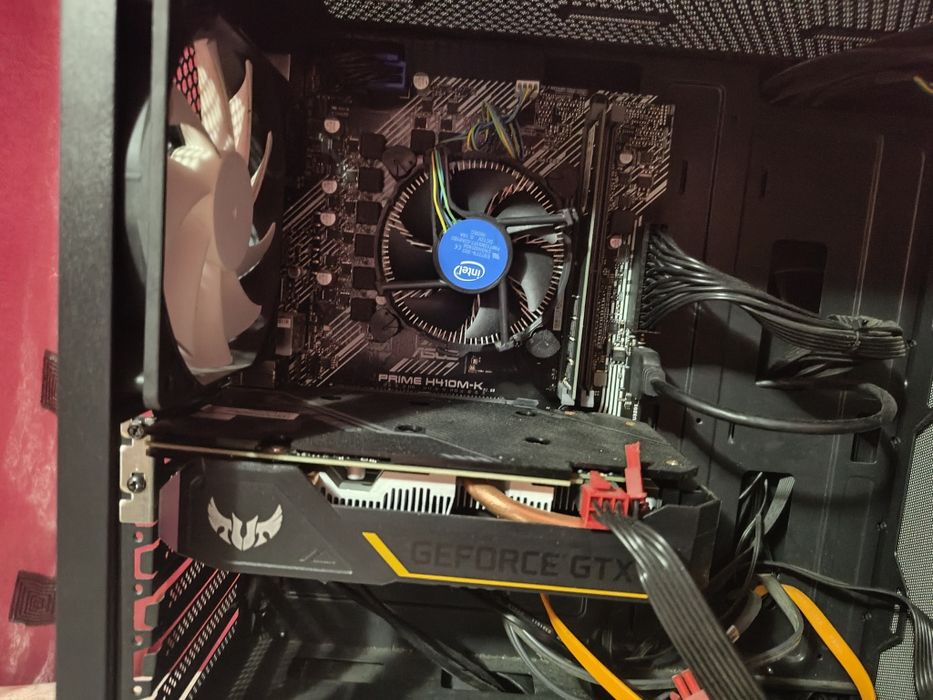 Vand PC Gaming cu Windows licențiat