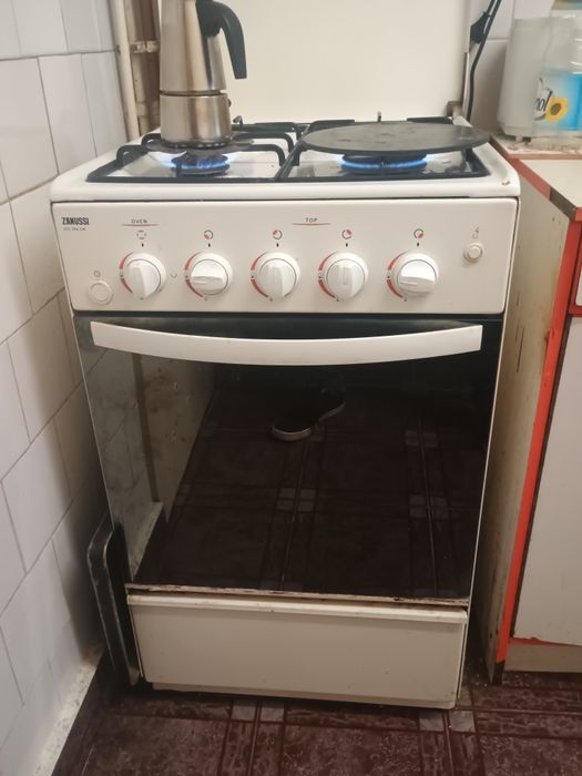 Vând Aragaz Zanussi