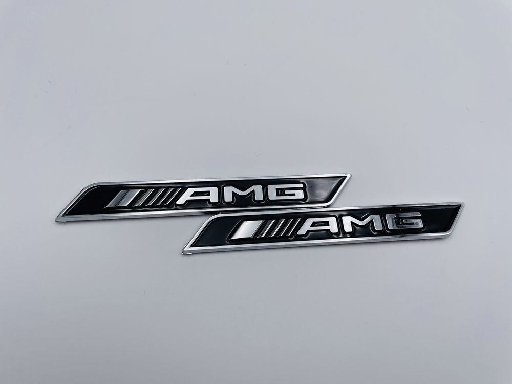 Emblema Mercedes AMG aripa lateral