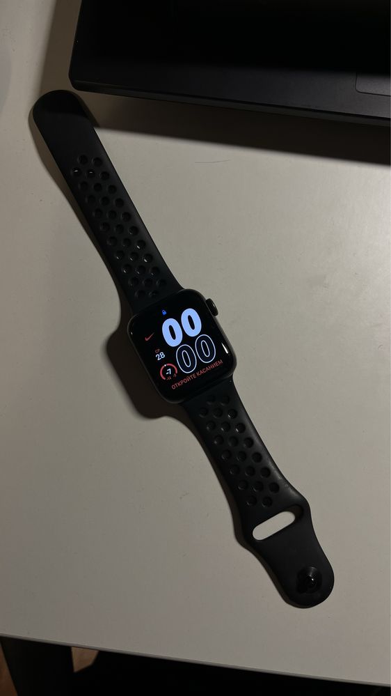 Продам Apple Watch Nike SE 40mm