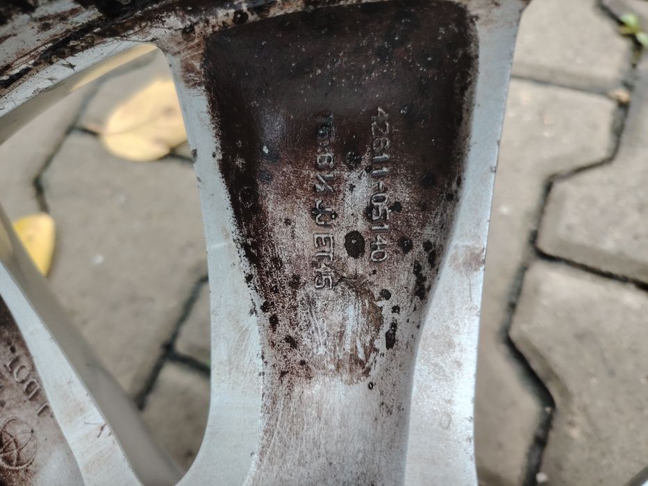 Vând jante originale Toyota pe 16