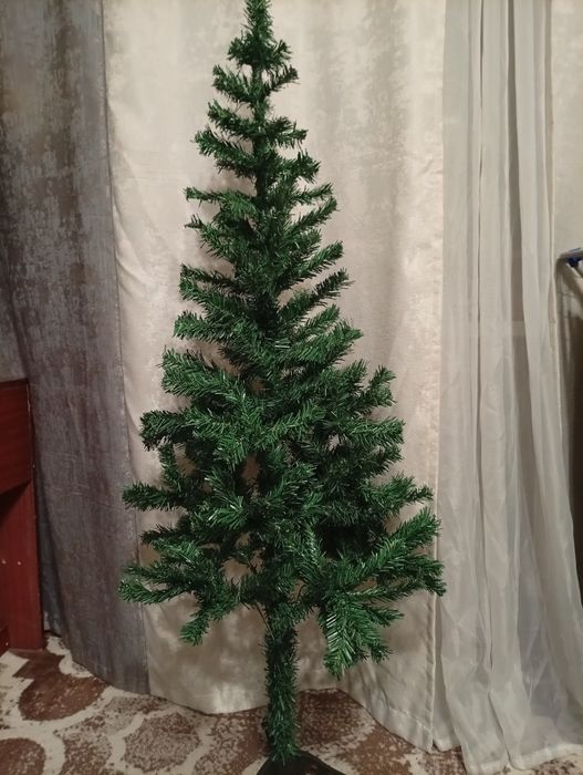Продам ёлку 1,4 м.