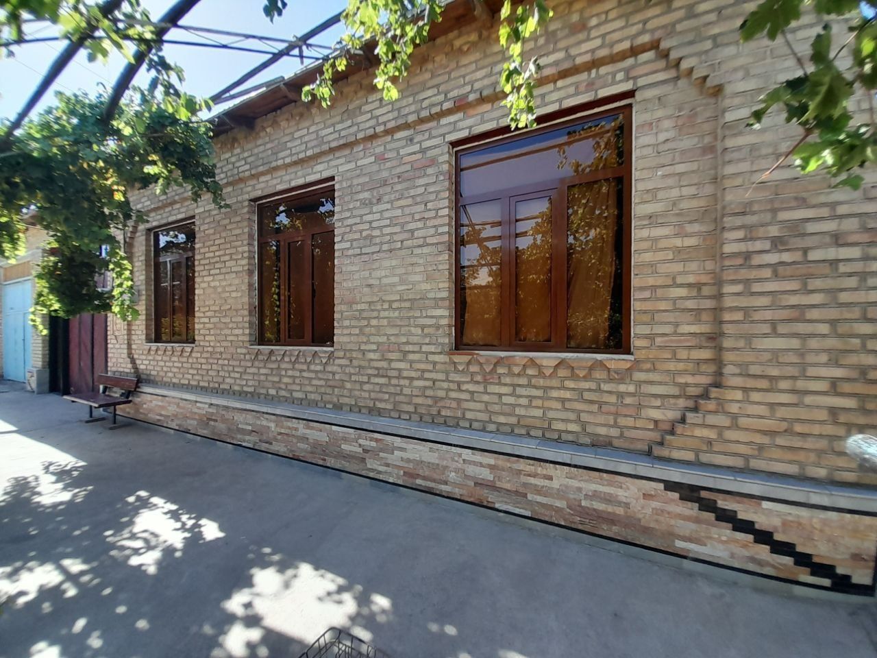 Кармана марказидан ховли 5.5 сотих. Бозор, мактаб, бальница, парк бор