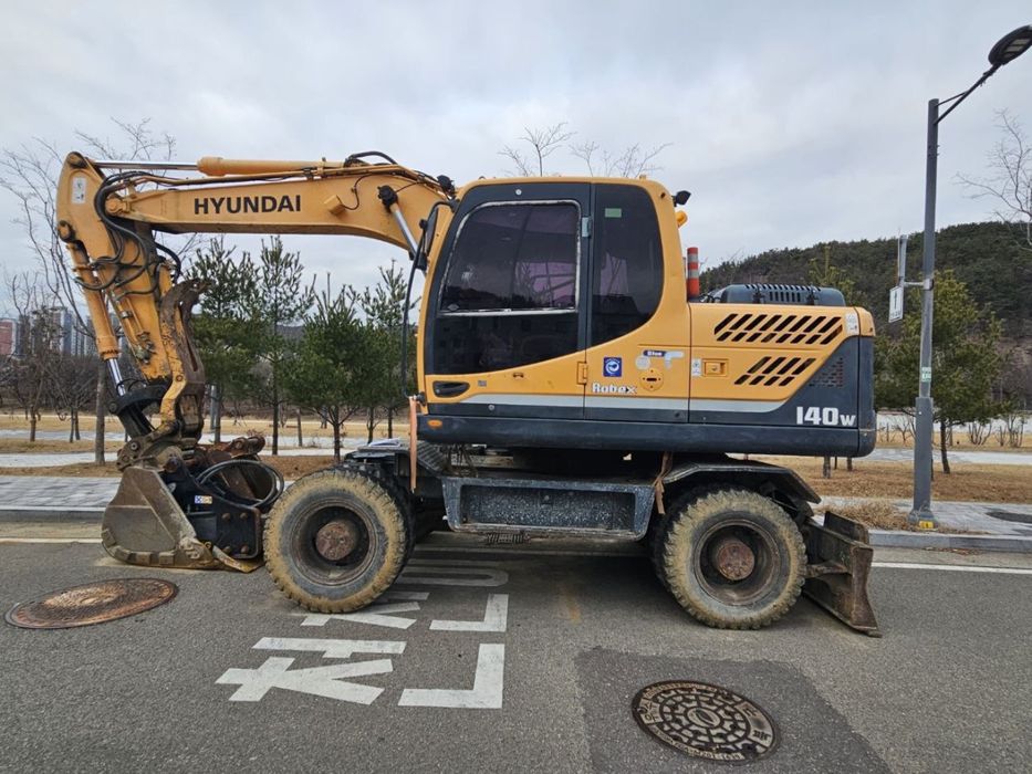 Экскаватор 140 с гидромолотом