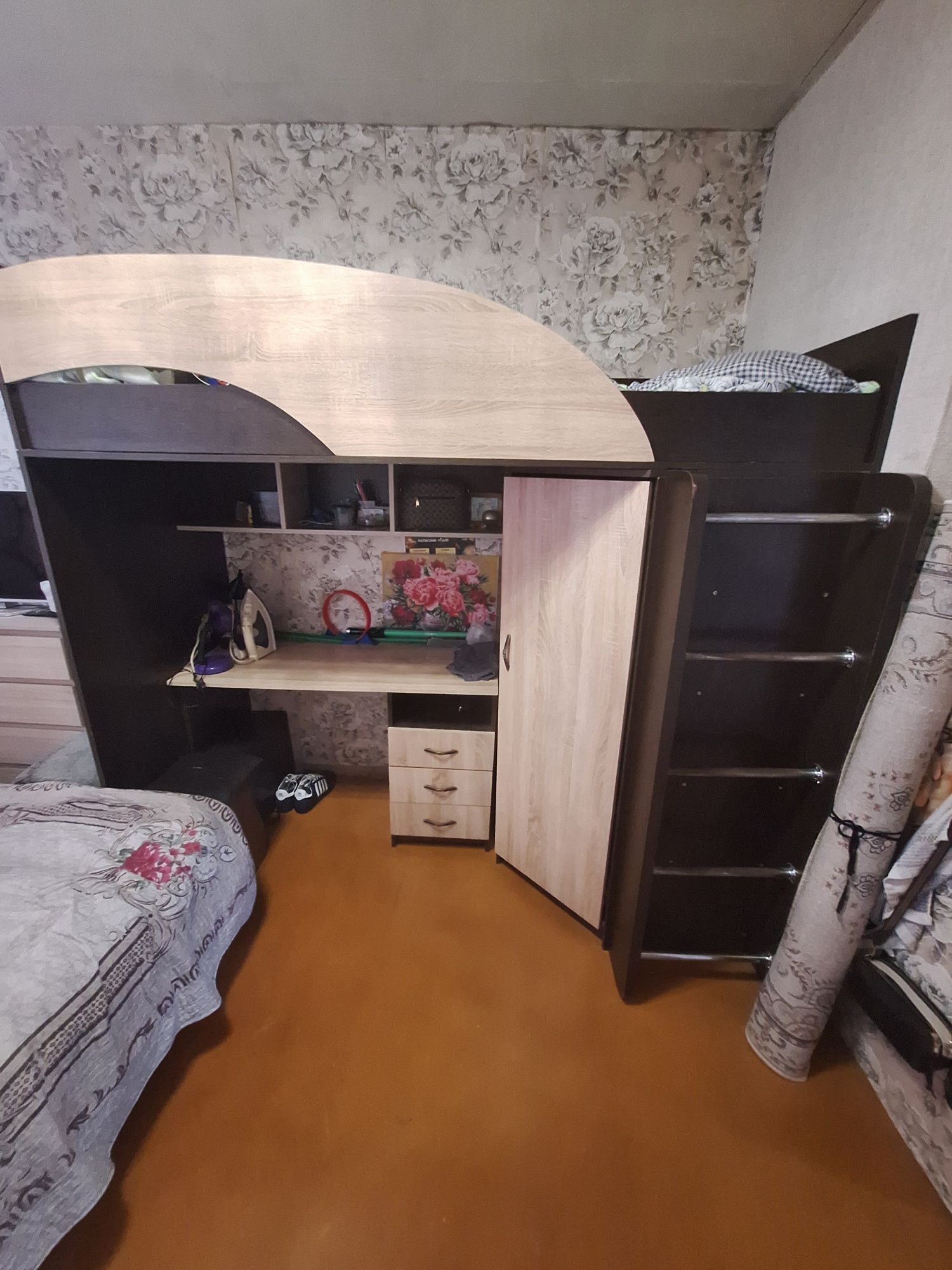 Продам двухярусную кровать