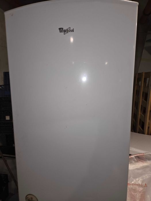 Продава хладилници Whirpool  и Indesit големи с долна камера