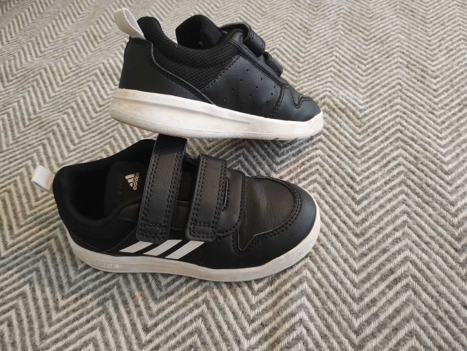 Adidas кожени маратонки номер 25