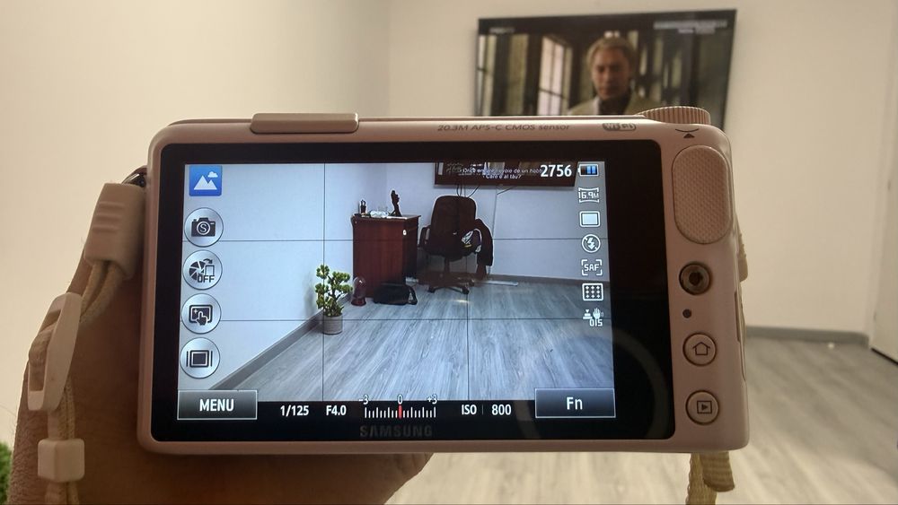 Samsung NX2000 mirrorless smartcam