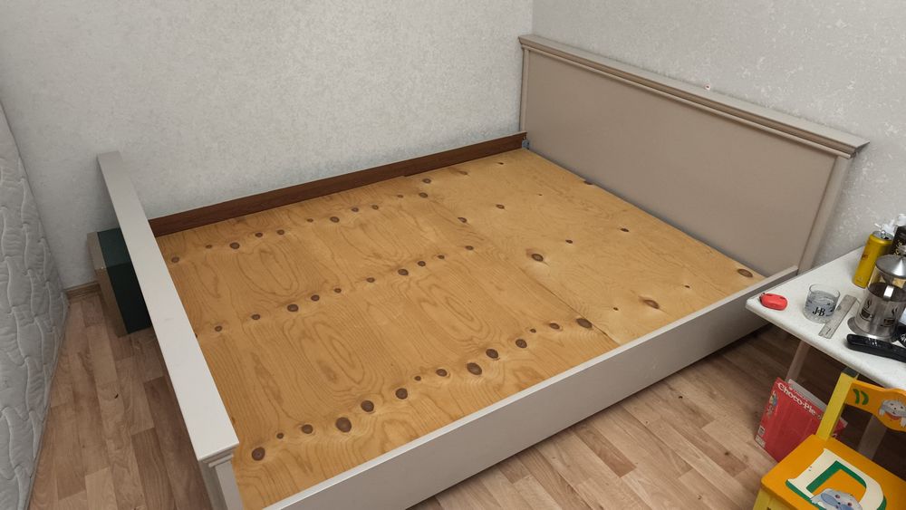 Кровать двуспальная