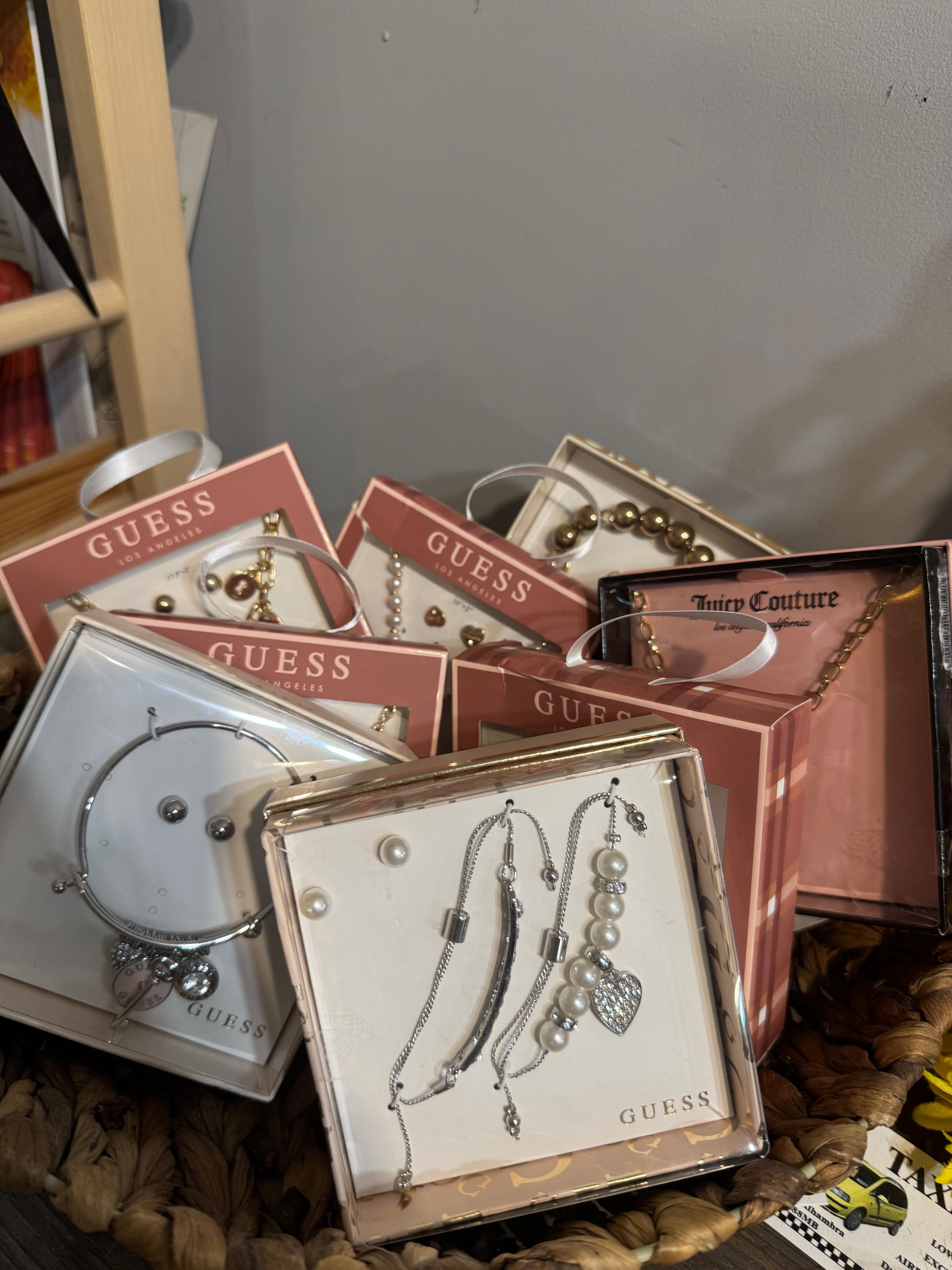 GUESS и Juicy Couture бужута, jewelry