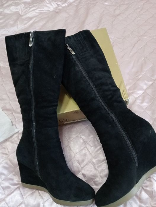 Продаются сапоги женские