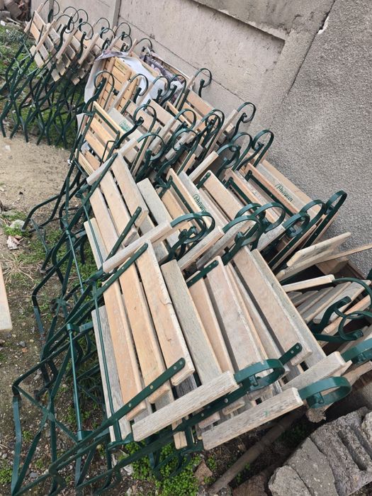 Vand scaune si mese pentru terasa