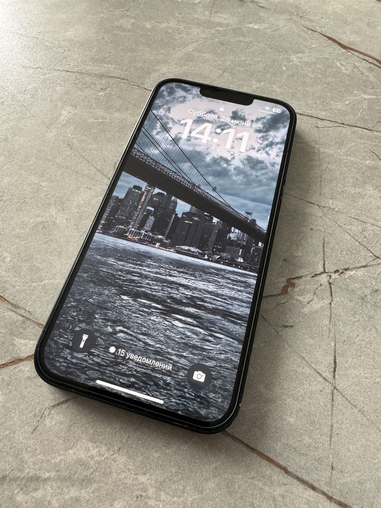 Iphone 13. 128mb