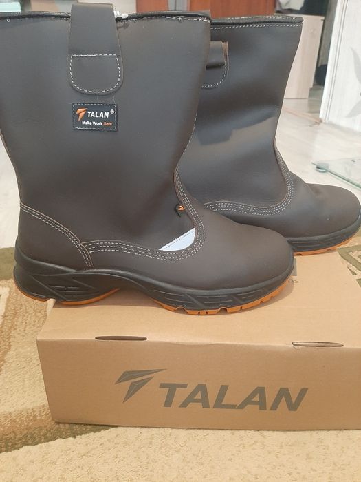 Продам зимние спецобувь!