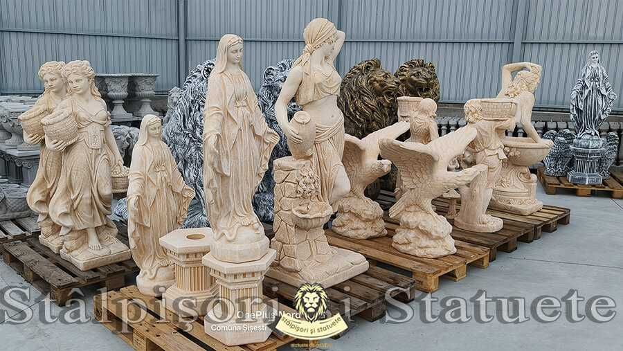 Statuete mari, din beton, pentru curte și grădină.