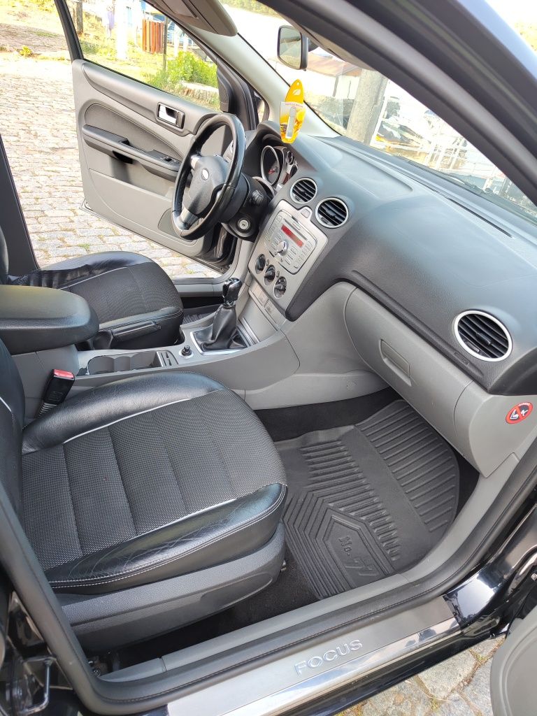 Ford Focus 2 Benzina 1.6 hatchback 2009