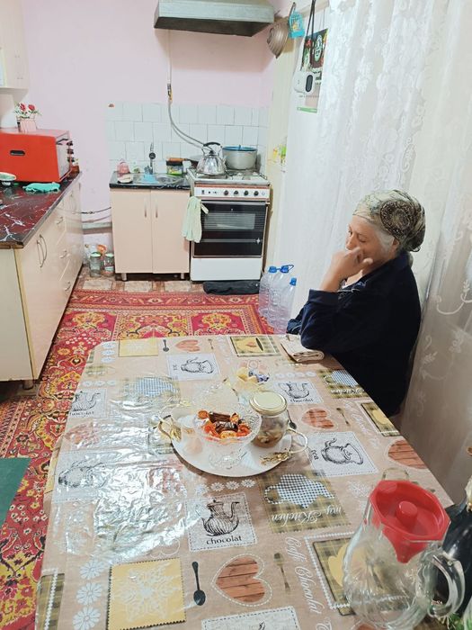 Barcha qulayliklarga ega 2 sotuqli hovli sotiladi