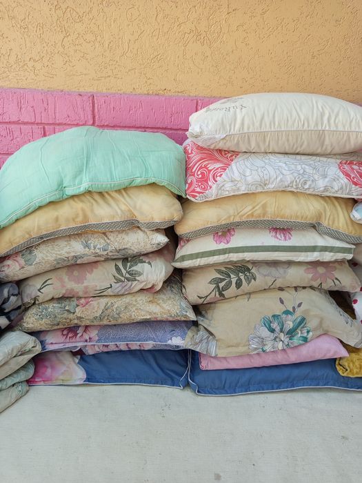 Продаётся ( одеял - подушка ) .