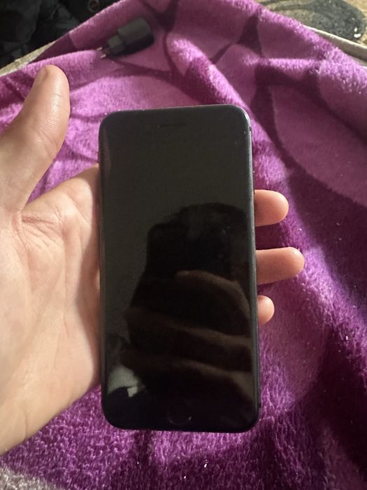 vând iphone 8 în stare foarte bună