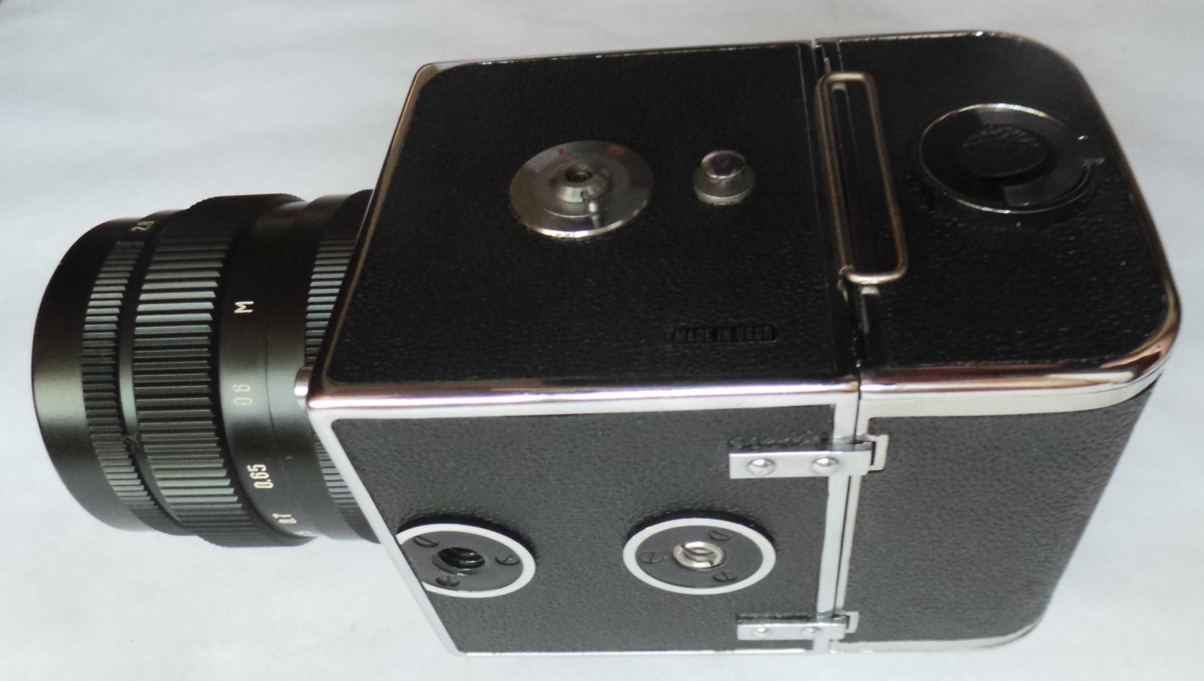 Vechi aparat foto KIEV 80 cu obiectiv Vega 12B