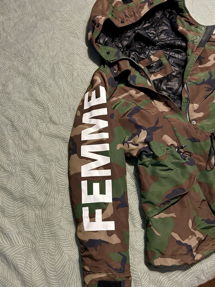Дамско яке Bershka,камуфлажно ,актуално