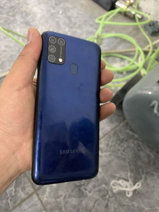 Есть айфон хр и самсунг м31