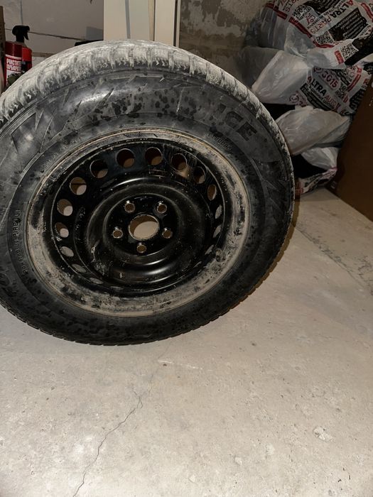 Продам шиповонные шины с дисками r16 Pirelli Formula Ice