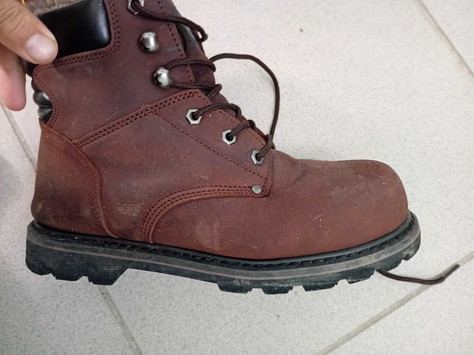 Продам зимнюю спец обувь