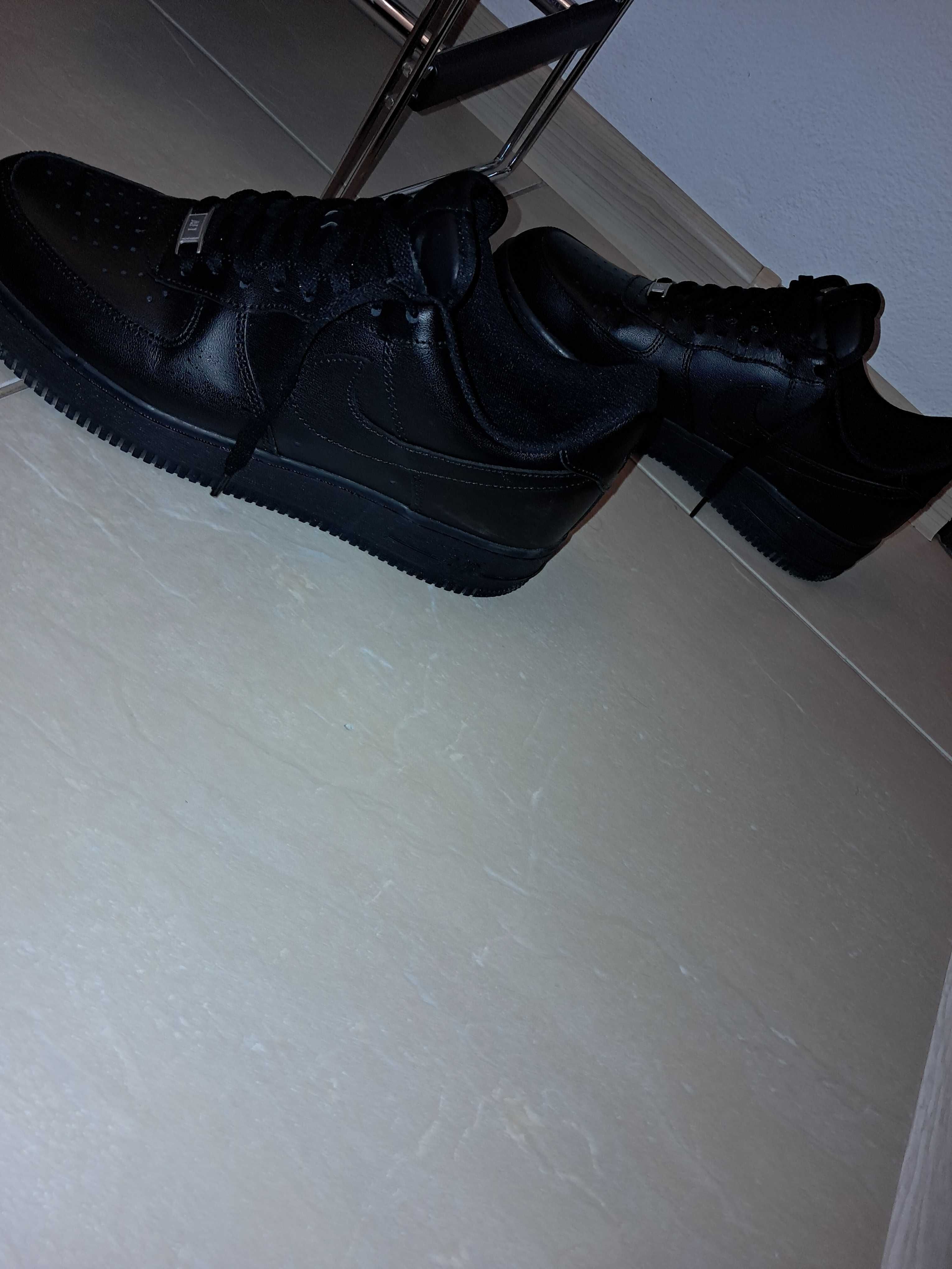 Adidasi Nike AirForce 1 Negri 42.5