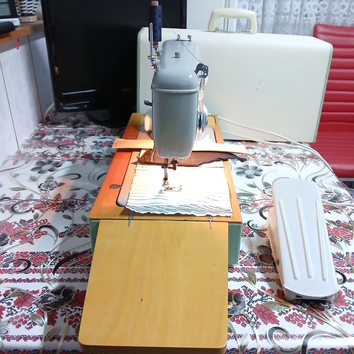 Masina de cusut PFAFF cu graifar industrial rotativ, din metal